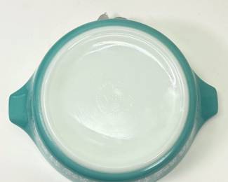 Another view of vintage Pyrex Amish Butter Print Cinderella mixing bowls