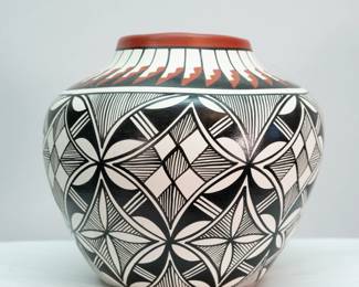 Traditional Native American Pueblo Acoma pottery, signed by artist E. Tafoya, Jemez Pueblo