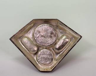 Underside view of the rare 1930's Art Deco Van Compact with elephant figure by Weidlich Brothers Mfg.