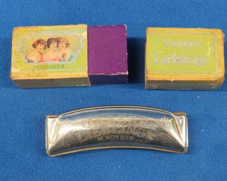 Lot 118. Hohner Unsere Lieblinge (Our Favorite) with 2-piece box in good condition. Key of C. Sounds great.