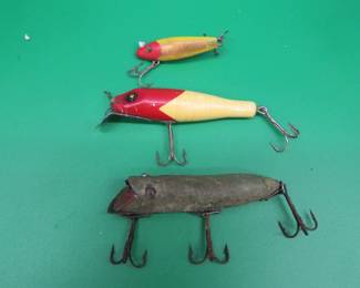 Lot 218. Vintage South Bend 3 1/2" wood Baby Pike-Oreno. Heddon 4" shrunken Basser. And more.