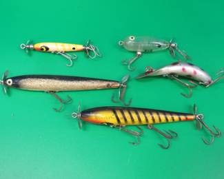 Lot 387. Five vintage lures: Heddon Wooden Surface Cobra, Tadpolly Spook, Smithwick Devils Horse, Tiny Torpedo, Smithwick Race Horse.