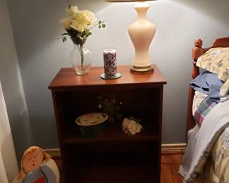 SIDE TABLE AND LAMP