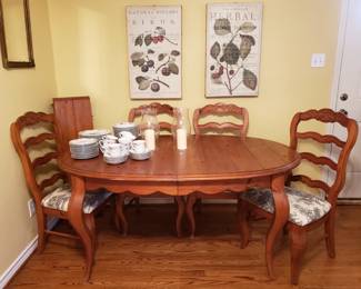 FRENCH PROVINCIAL STYLE TABLE AND CHAIRS