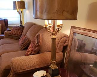 ROUND SIDE TABLE AND PAIR OF LAMPS