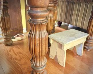 Antique oak expandable dining table with five legs