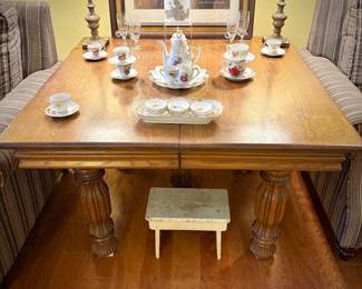 Antique oak expandable dining table with five legs