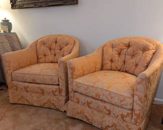 Pair Henredon button tuft lounge chairs