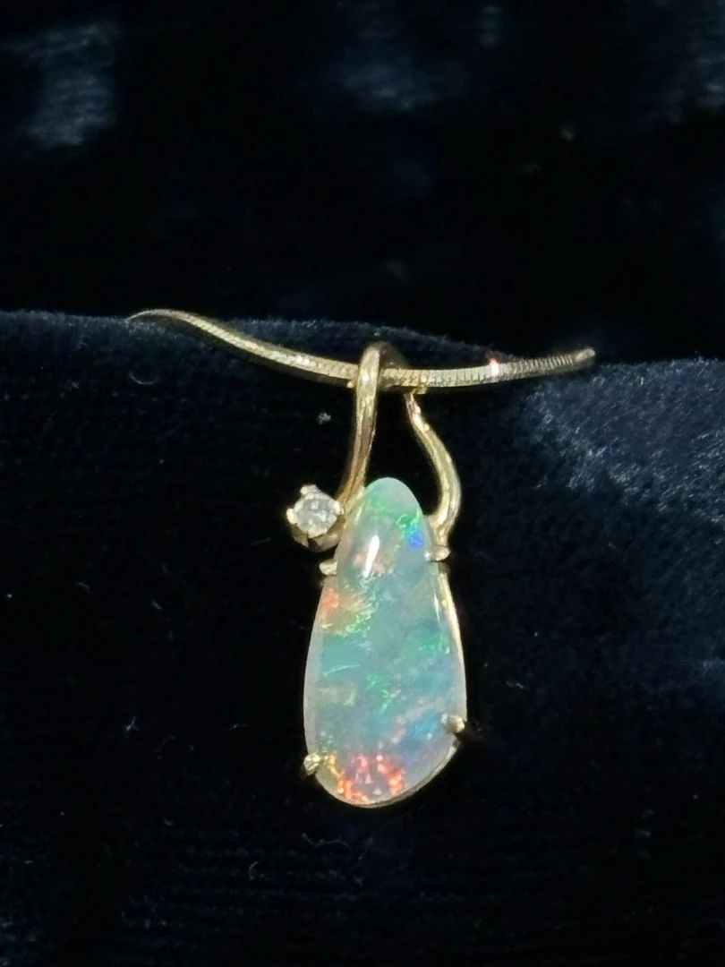 14KT Gold Chain And Opal Pendant