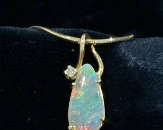 14KT Gold Chain And Opal Pendant