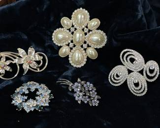 Crystal Faux Pearl Brooches
