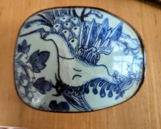 Kelvin Chen found Ming or Ching dynasty porcelain box 
