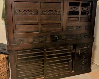 Large tansu