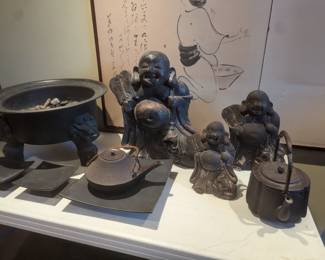 Iron Foo Brazier Hibachi . Hotel Ningyo clay Budas