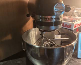 Black like New Kitchen aide mixer
