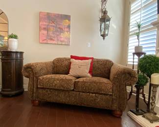 La-Z-Boy brand Up
Loveseat, there are two of these. Pristine, beautiful condition soft argyle, upholstery nail head trim. These are lovely.