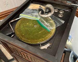 Victrola record player 