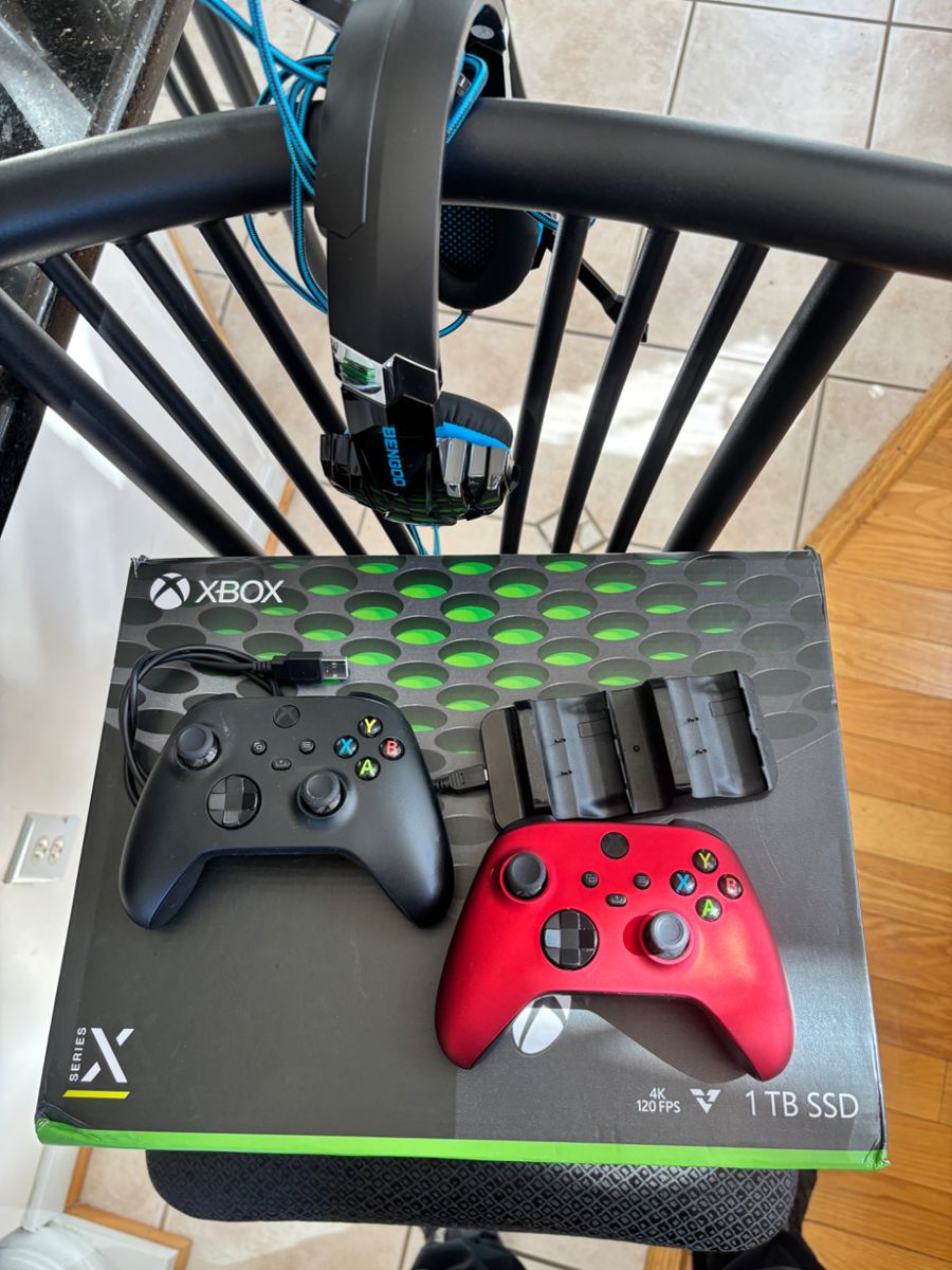 XBOX X Plus 2 controllers First Come First Serve