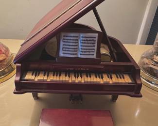 Vintage Mr. Christmas grand piano music box and discs