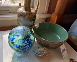 Georgia's Jewel Art Glass, Stoneware Daffodil Bowl