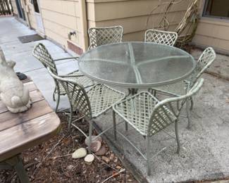 Outdoor Table & Chairs