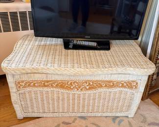 Wicker chest