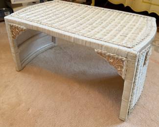 Wicker bed tray