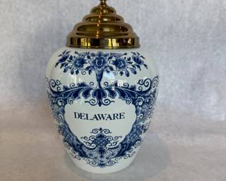 Delft Delaware tobacco jar