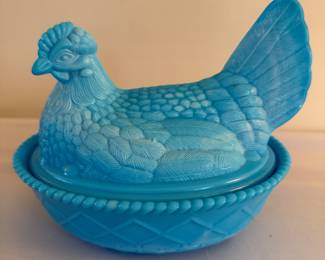 Vintage Westmoreland hen on nest covered dish