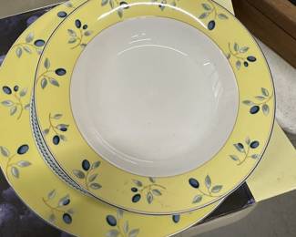 New Royal Doulton Blueberry Pattern - 3 pieces