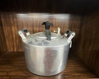 MinitMaid Magic Pressure Cooker - Advance Aluminum Casting Co - 1950's