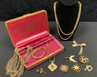 CT707VPink vintage jewelry box and costume jewelry, bracelets, pins, and necklaces
