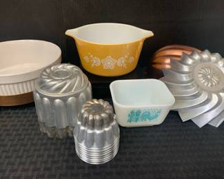 CT701Vintage Pyrex And Molds
