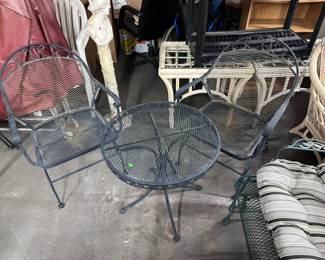 Metal Patio Table 2 Chairs