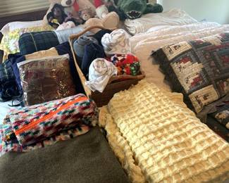 Blankets, Quilts, Linens, Stuffed Animals