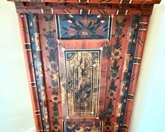 Corner Cupboard / Cabinet
Tole Red/Black design
45 tall x 32 wide x 22 deep