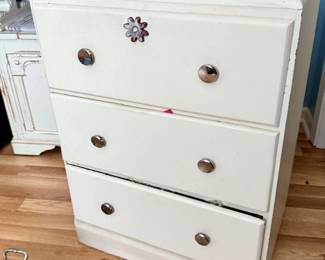 Small wood painted 3 drawer Chest