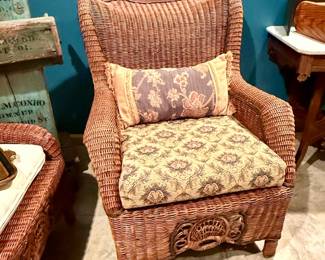 Victorian Wicker Style w/ottoman