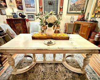Great Vintage Table Shabby White
Attractive Style 35 x 70”