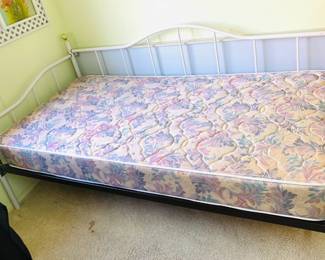 White Metal Day Bed
