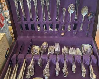 Rogers Reflection Flatware Set