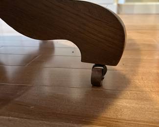 F128 - $125. Solid Wood Antique Pedestal Dining Table. (Includes 2- 8.5" leaves) Measures 42" round.  