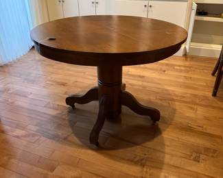 F128 - $125. Solid Wood Antique Pedestal Dining Table. (Includes 2- 8.5" leaves) Measures 42" round.  