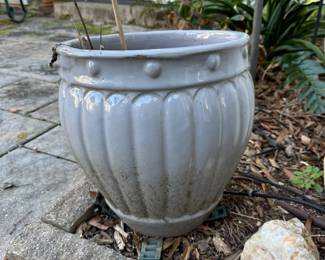 F15 - $10. Ceramic Garden Pot. 