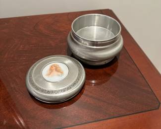 F112 - $12. Music Box.