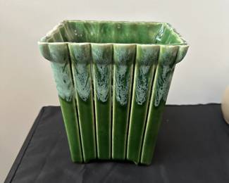 F73 - $15. UPCO-052 Planter. 