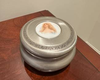 F112 - $12. Music Box.