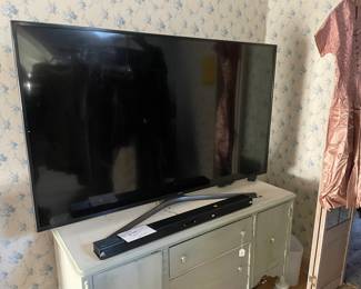 72" Smart TV