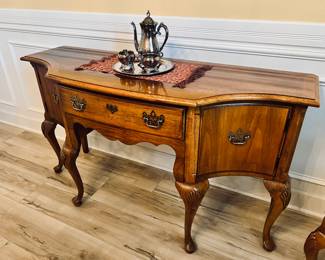 Thomasville Queen Anne Buffet, 61 x 21 x 34