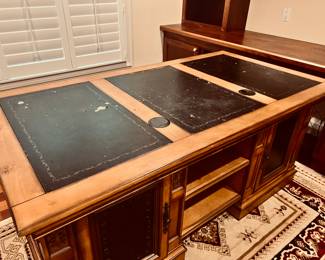 Partner’s Desk - as is, reflected in price